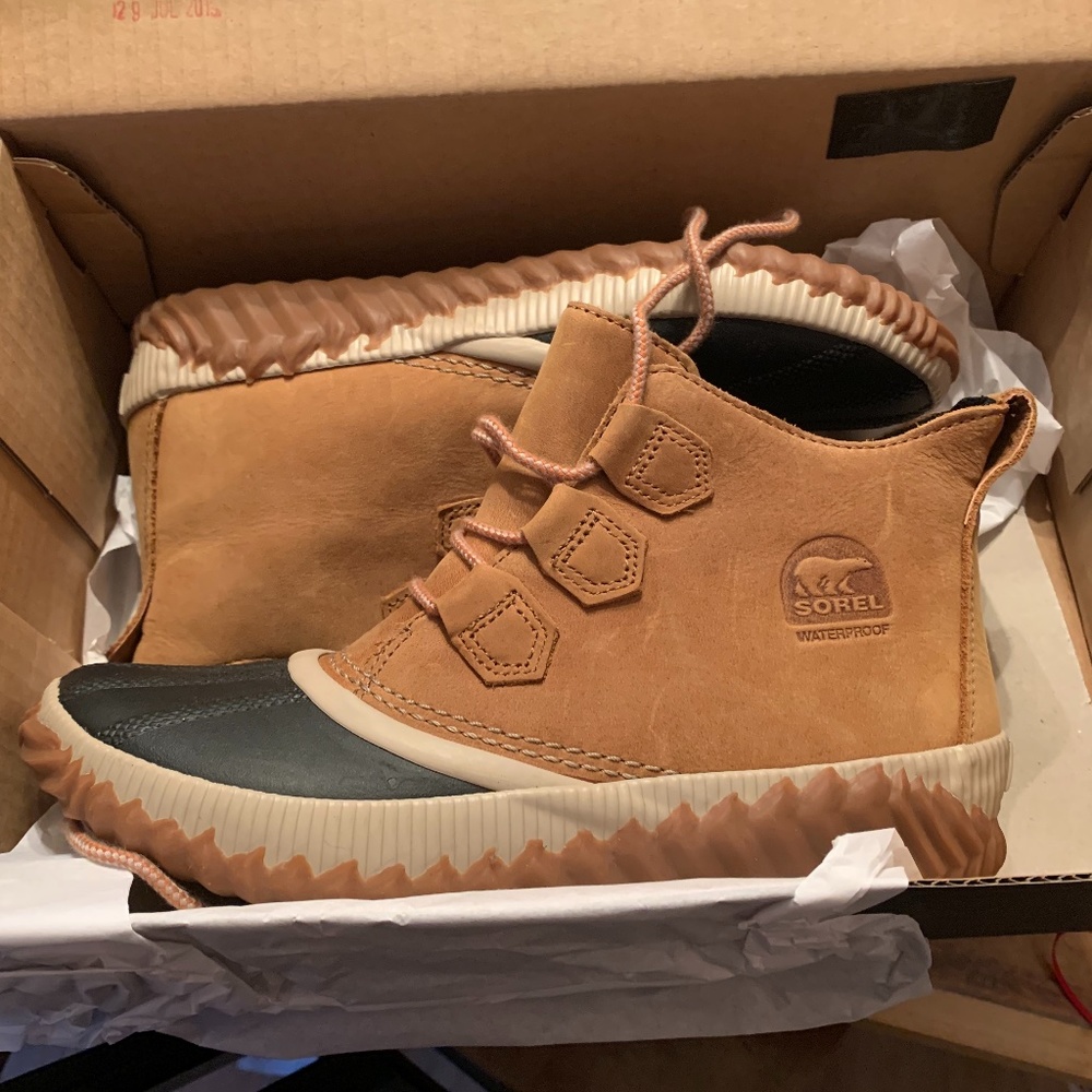 Sorel Out and About boots